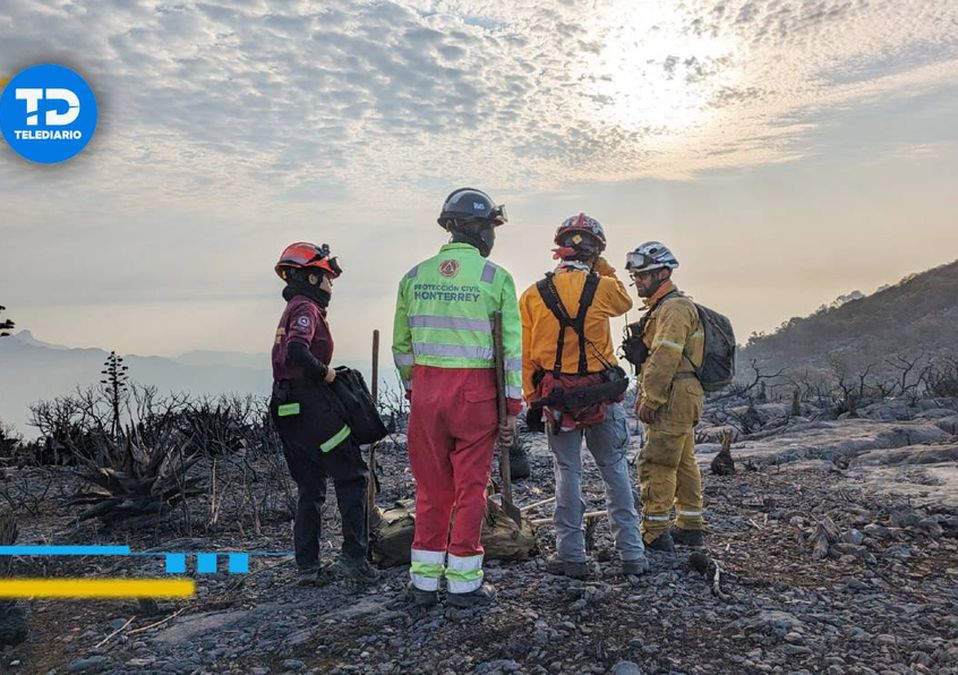 Continúa combate de incendio forestal en el Cascajo 2 en Monterrey. | Cortesía