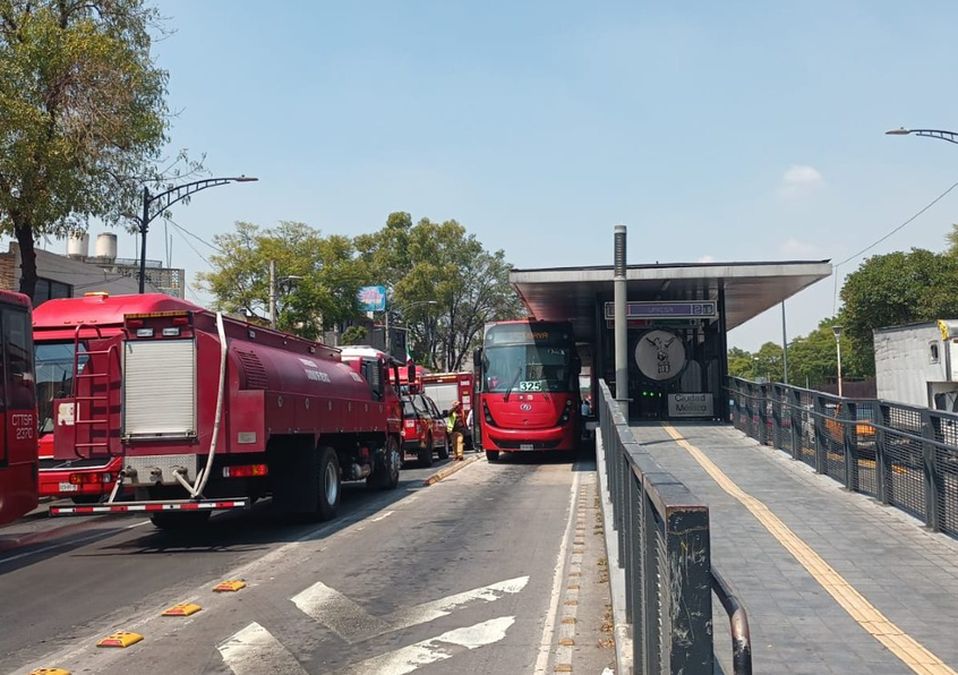 Metrobús incendiado/ Liste González