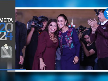 Clara Brugada y Claudia Sheinbaum celebran su triunfo en el Zócalo / Jorge Carballo