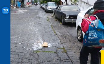 Fuga de agua potable afecta colonia San Ángel en Monterrey | Fabricio Gallegos