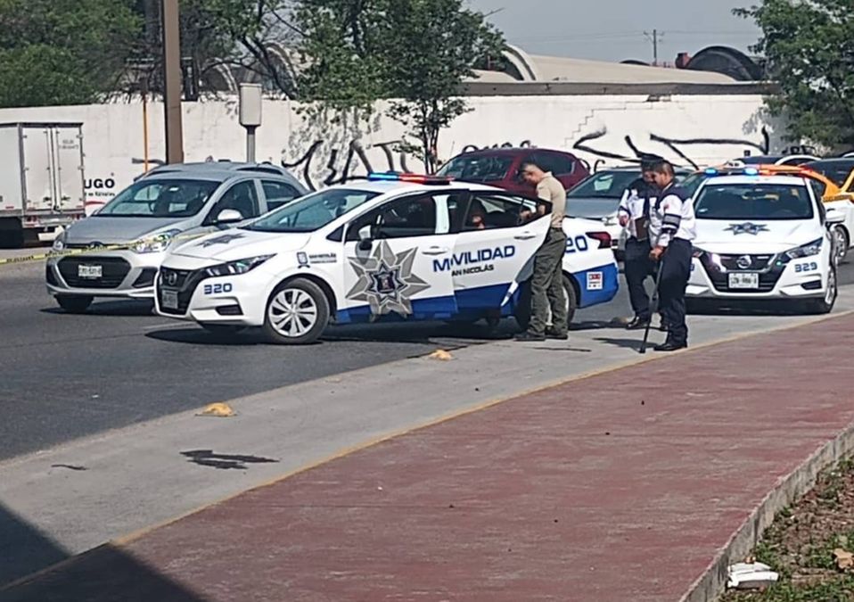 Hombre muere tras ser atropellado en la avenida Nogalar en San Nicolás. | Fabricio Gallegos
