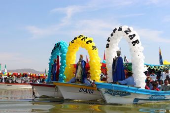 Los tradicionales Reyes Magos realizan algunos recorridos en la Laguna de Cajititlán / Gobierno de Tlajomulco