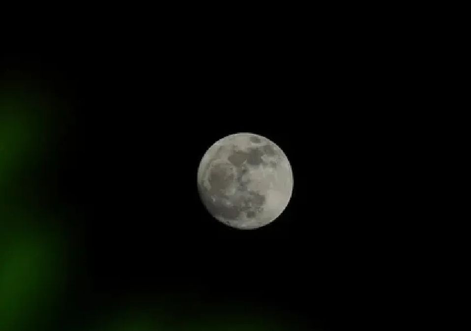 ¿Cuándo y cómo ver la luna de hielo o fría?