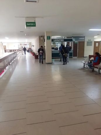 Un clavado por los antiguos pasillos del hospital San Alejandro para llegar a la zona de laboratorio / Cortesía