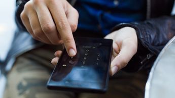 Las empresas telefónicas son civilmente responsables y están obligadas a indemnizar a los usuarios si son víctimas de clonación de SIM. | Freepik