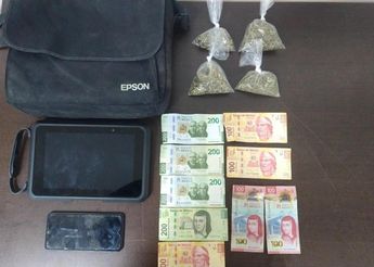 Objetos encontrados al sospechoso tras una revisión de las autoridades. | Cortesía