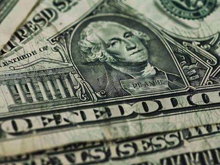 El Banco de México anuncia el precio del peso frente al dólar al final de la jornada | Freepik