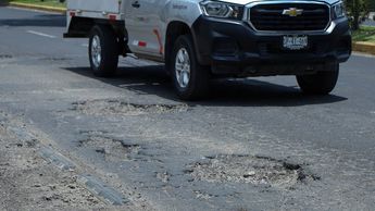Con el 'bacheo nocturno', el gobierno estatal reparará algunas de las principales vialidades en Puebla | Agencia es Imagen