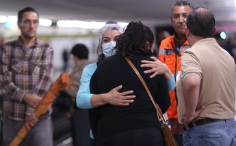 Entre el simulacro, personas se estremecen al escuchar la alerta sísmica / Araceli López
