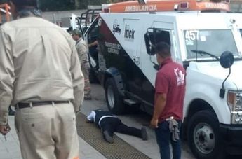 Los sospechosos lograron escapar del sitio, sin embargo, los mismos custodios lograron detener con su vehículo a uno de los implicados | Especial