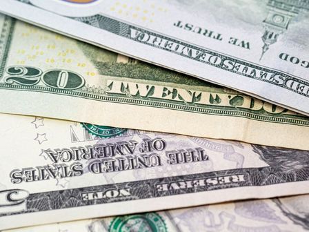 Dólar mantiene racha de ganancia frente al peso mexicano durante la mitad de octubre.