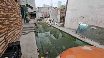 Fuga de aguas negras en la colonia La Escondida. | Fabricio Gallegos