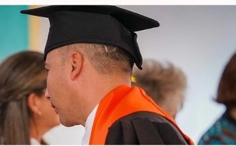 Diego Santoy se gradua como abogado.| Especial