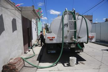 El Ayuntamiento de Texmelucan abastece de agua potable a la población con pipas / Andrés Lobato