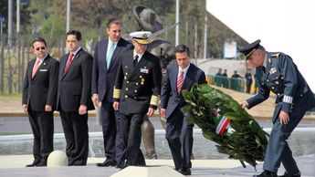 Enrique Peña Nieto en una ceremonia del Desfile de la Batalla de Puebla durante el sexenio de Rafael Moreno Valle | Andrés Lobato