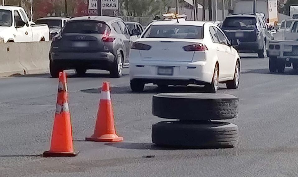 Llantas de un tráiler se desprendieron repentinamente golpeando al hombre. | Agustín Martínez