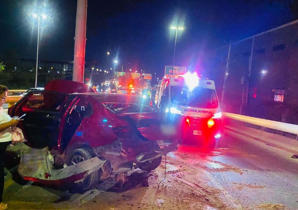 Dos vehículos se vieron involucrados y afectados por el accidente en San Nicolás de los Garza, Nuevo León. | Susana Paredes