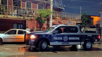 Patrulla de la Policía de Zapopan fuera del domicilio del niño | Javier León