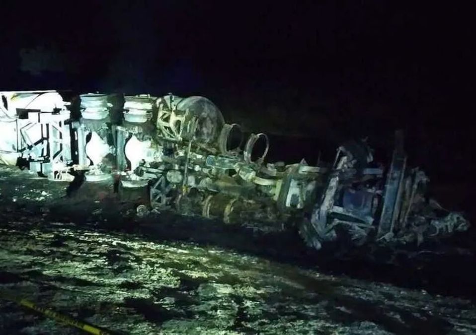 Hombre muere tras incendio de autotanque en General Bravo, NL