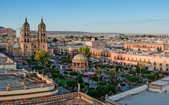 Vista completa de la Plaza de Armas.