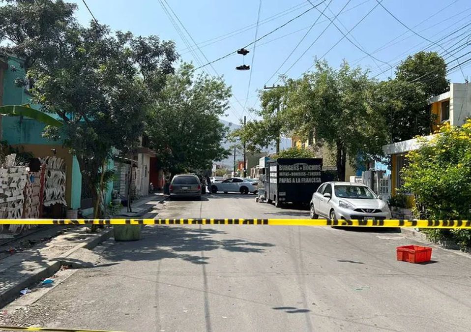 Catean casa en Escobedo tras detención de hombre por secuestro de mujer
