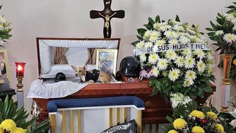 Perrito llega a velorio de su dueño tras morir en accidente en Reynosa, Tamaulipas | Especial