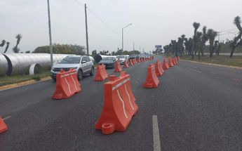Se registra caos vial por cierres en avenida Leones en Monterrey. | José Luis Marroquín