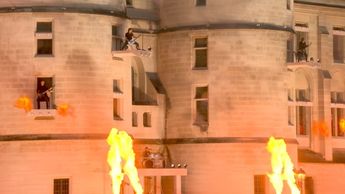 La banda tocó en el castillo de la Plaza de la Concordia, lugar donde decapitaron a María Antonieta | X: @VikthorChen