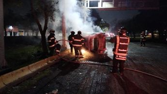 Accidente vial en Toluca deja un cuerpo calcinado / Mario C. Rodríguez
