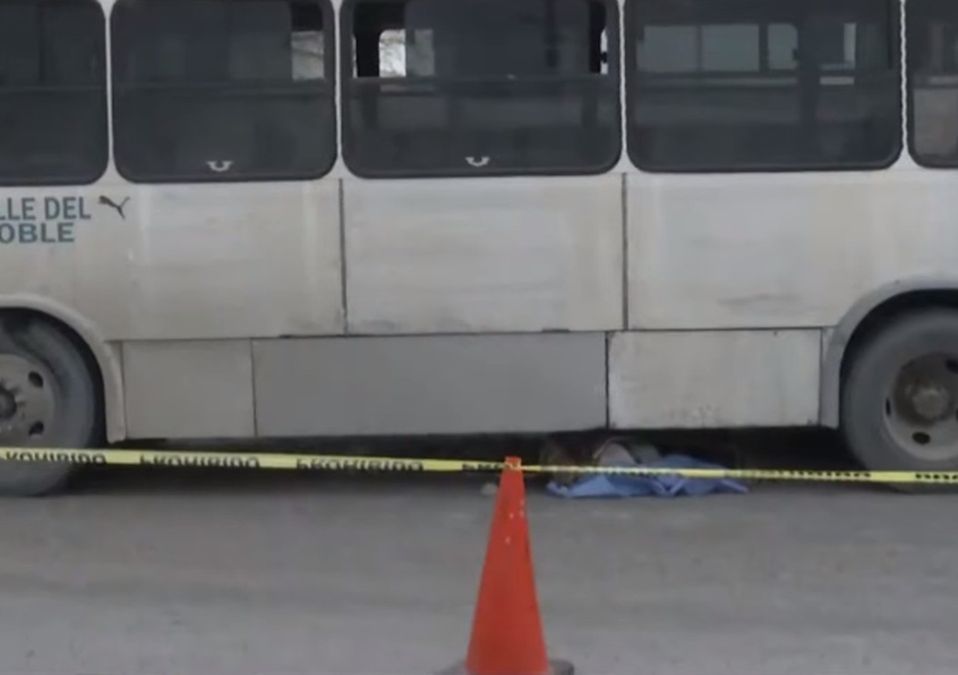 Muere hombre tras ser arrollado por camión urbano en la Carretera Juárez- Cadereyta. / Especial