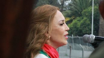 Laura Flores canta Himno Nacional en el Speedfest 2026 | Especial
