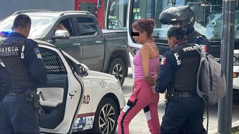 Las carteristas fueron detenidas frente a la Fiscalía de Puebla / Especial