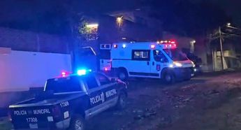 La ambulancia trasladó a los lesionados a un puesto de socorros cercano / Vicente Torres Alfaro