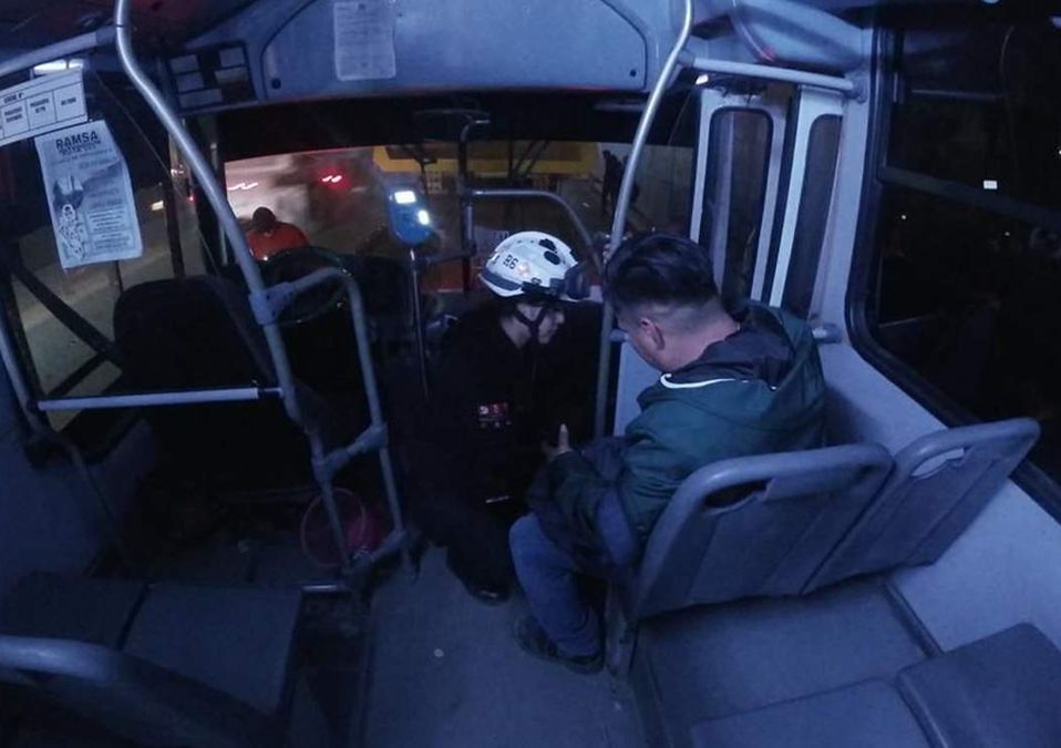 Un choque entre una ruta urbana y un tractocamión dejó varios lesionados. | Cortesía