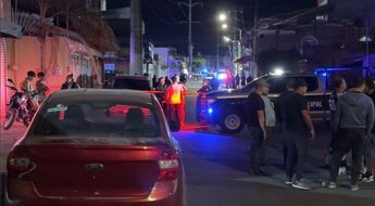 Policía de Zapopan y civiles al rededor del lugar de la doble ejecución | Telediario
