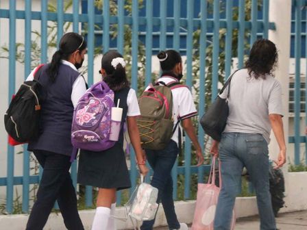 También volverán a las actividades 48 mil 812 maestros distribuidos en 6 mil 633 planteles de Nuevo León. | Archivo