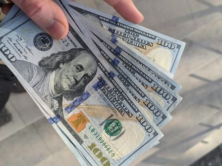 El peso mantiene estabilidad frente al dólar este miércoles