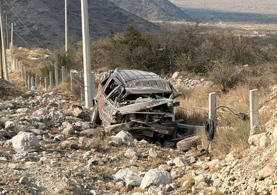 Volcadura en la carretera libre Monterrey–Saltillo deja un joven sin vida.| Especial
