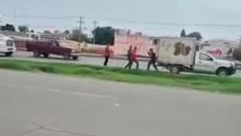 Se dieron con todo: discusión vial desata pelea a golpes en el Periférico Raúl López Sánchez de Torreón