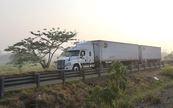 Fuerte accidente de transportistas en tramo de carretera Tinaja-Tuxtla. | Ariel Ojeda