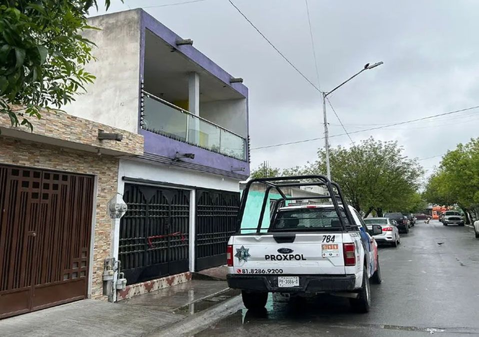Hallan 2 cuerpos dentro de casa en Valles de San Francisco en Escobedo