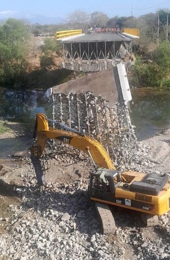 La onda expansiva de la explosión proyectó fragmentos de concreto en los alrededores | Secretaría de Seguridad Jalisco