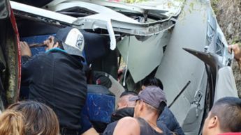 Autoridades reportaron que algunas personas quedaron prensadas tras el choque en la carretera Santiago Tianguistenco-Chalma | Mellissa López
