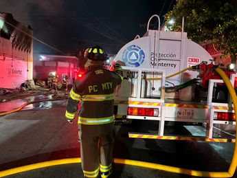 Incendio de bodega en Monterrey. | Leyda Estrada