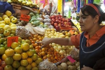 El ponche navideño combina distintas frutas de temporada con especias / Cortesía