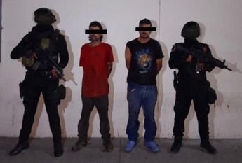 Los dos sujetos detenidos por Fuerza Civil. | Cortesía