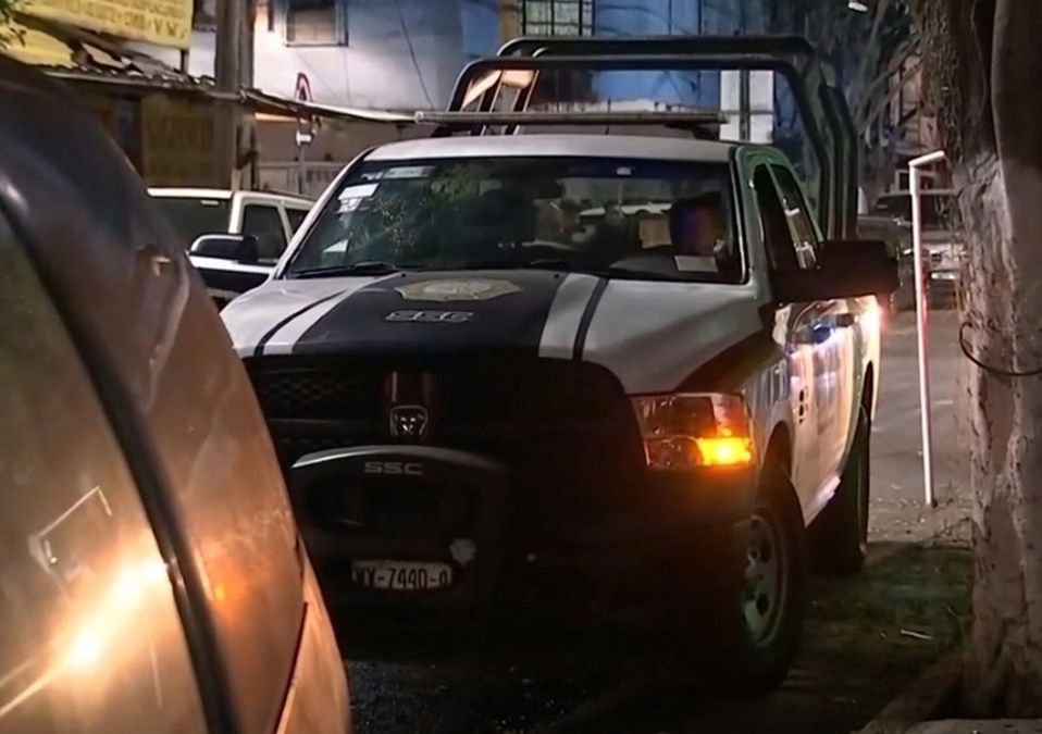 Tras escuchar los disparos, los vecinos de Ampliación Torre Blanca vieron a un joven tendido sobre el pavimento | Telediario
