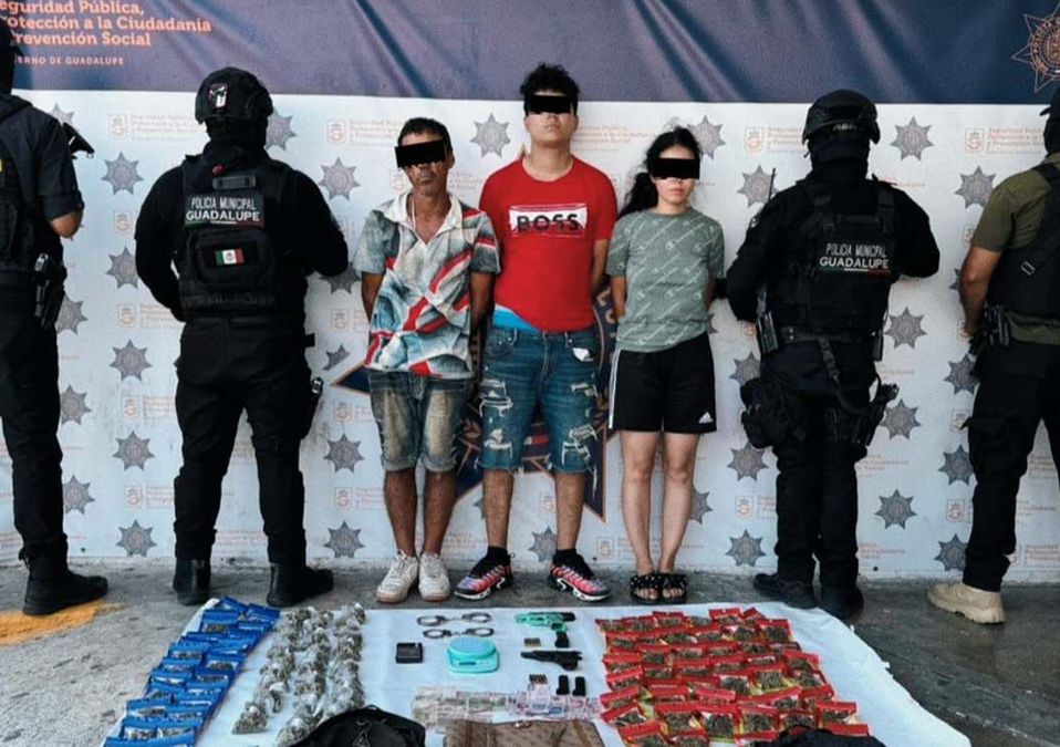 Los detenidos fueron identificados como Octavio de 50 años, Alexander de 20 y Jenifer de 24 años. | Cortesía