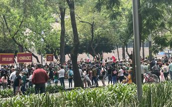 Llega contingente a Campo Marte/ Ernesto Guzmán