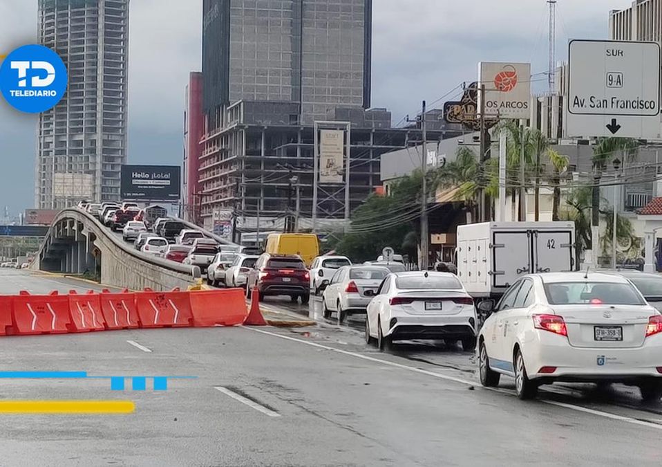 Cierre de carriles exprés en avenida Morones Prieto genera caos vial en Monterrey. | Agustín Martínez
